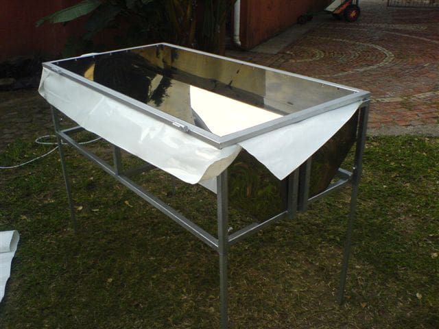 The machine’s stainless steel frame and legs