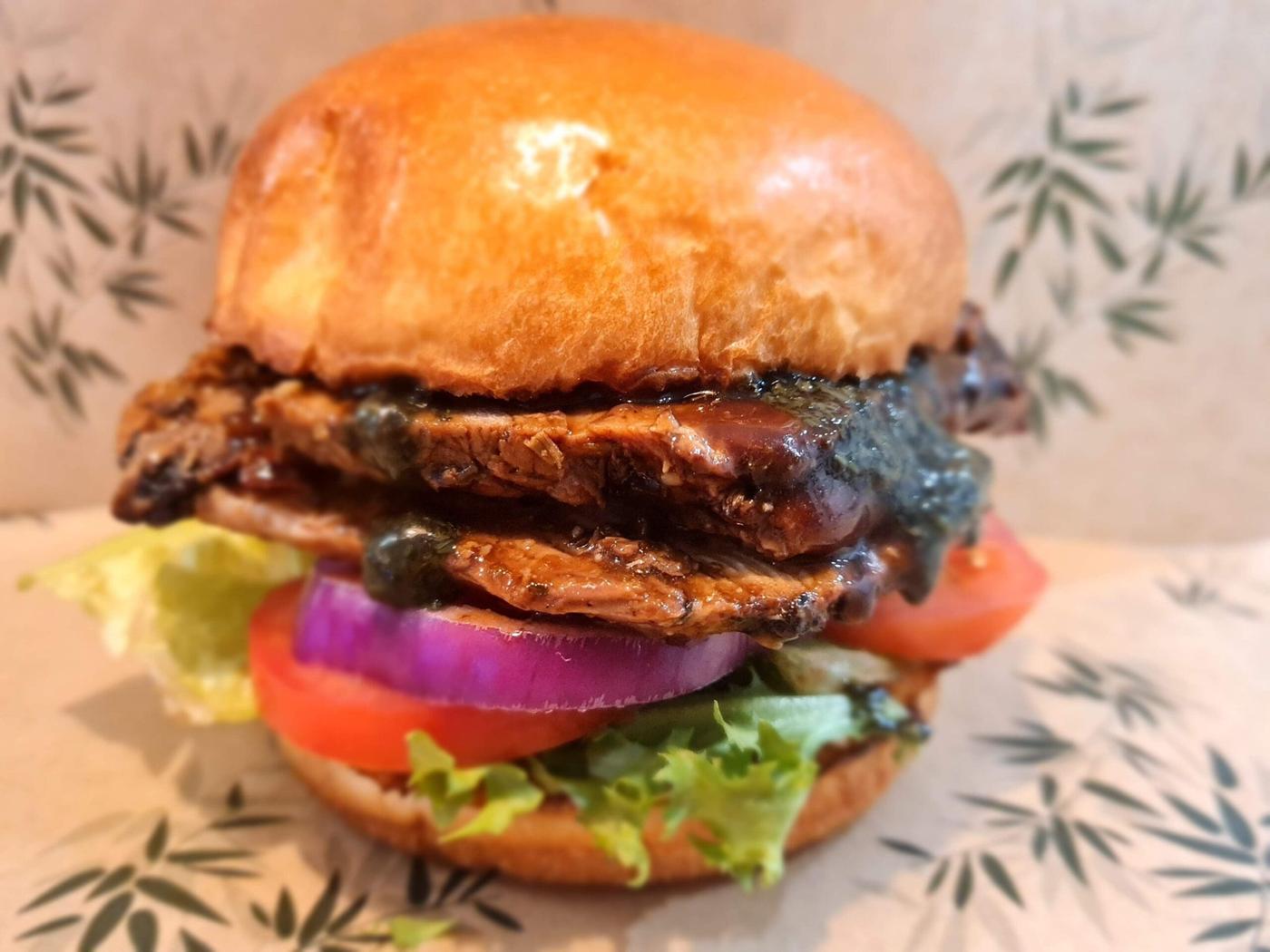 Minted lamb burger with tomato and red onion